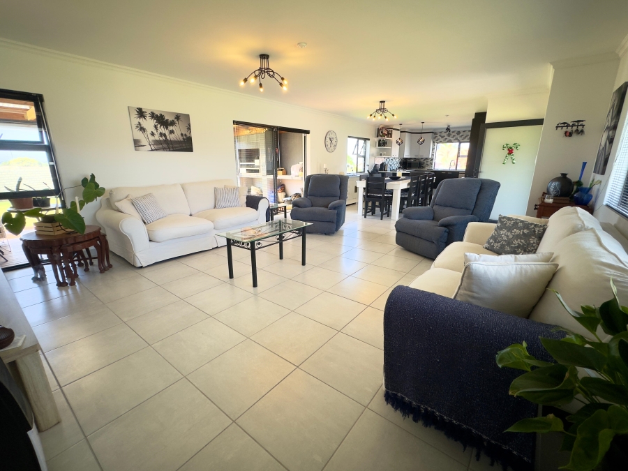 3 Bedroom Property for Sale in Wavecrest Eastern Cape